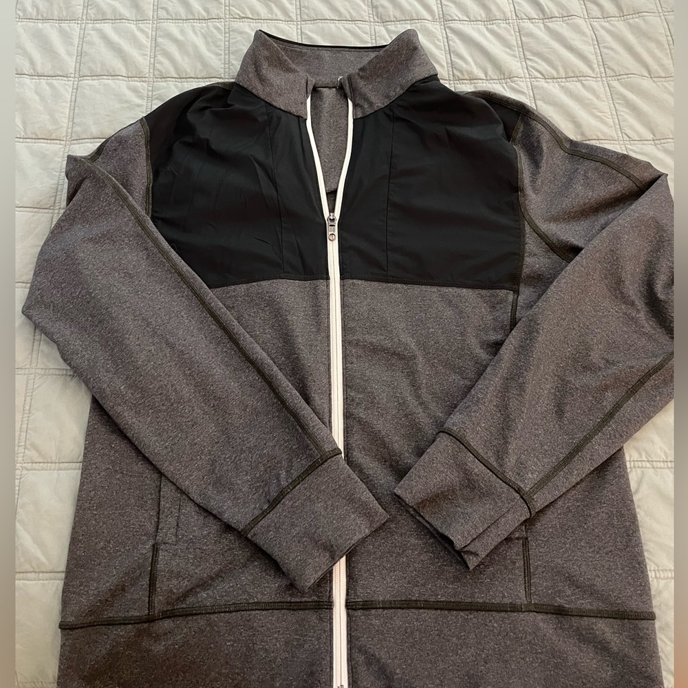 Large lululemon men’s zip up, good condition.